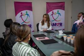 Representantes del DIF Saltillo y la Brigada de Educación Rural formalizan el convenio.