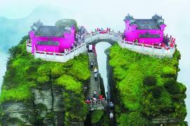 Pintan de rosa templo ancestral en China: Investigan a trabajadores por daño al patrimonio