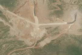 En una base situada en las afueras de Isfahán, se podía ver a los trabajadores rellenando más de una docena de cráteres dejados por los ataques conjuntos entre Estados Unidos e Israel, y a principios de mayo ya se habían despejado dos entradas.