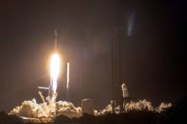 La misión SpaceX Crew-7 se eleva en un cohete Falcon 9 desde el complejo de lanzamiento 39 A en el Centro Espacial Kennedy, Florida.