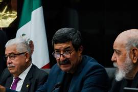 Los senadores Alejandro Esquer, Javier Corral (secretario de la Comisión de Radio, Televisión y Cinematografía del Senado), y José Antonio Cruz Álvarez (presidente de la Comisión de Radio y Televisión) en los foros de diálogo sobre la Nueva Ley de Telecomunicaciones.