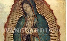 $!Virgen María cae durante peregrinación, reacción de mujer se hace viral