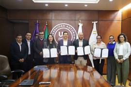 La firma se realizó en el Despacho de la Rectoría con la presencia de autoridades de ambas instituciones.