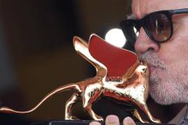 Pedro Almodóvar recibe su León de Oro honorífico en el Festival de Venecia