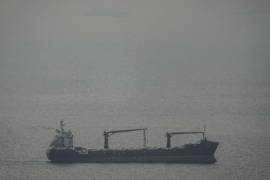 Entre los buques atrapados se encuentran petroleros, gaseros, graneleros y buques de carga, así como seis cruceros turísticos.