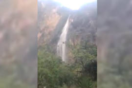 Lluvias por 'Fernand' provocan cascada en la Sierra de Zapalinamé