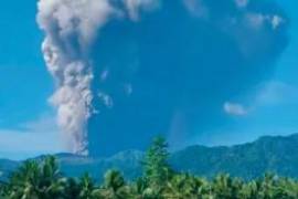 Los cuerpos aún no habían sido recuperados debido a que las continuas erupciones y las peligrosas condiciones impedían que los equipos de rescate llegaran al lugar.