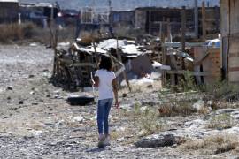 Pese a la lucha por acabar con la pobreza, en Morelos Quinto Sector, en Saltillo, decenas de familias habitan en tejabanes hechos de madera y láminas.