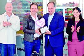 Autoridades y representantes de FEMSA inauguran la estrategia Puntos Violeta en Torreón.