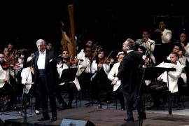 Concierto. El público regiomontano reconoció el talento de Domingo y los músicos que lo acompañaron, incluyendo la Filarmónica del Desierto.