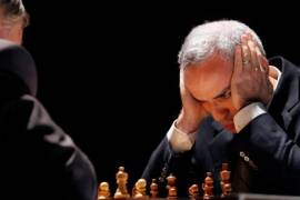 Ser catalogado como “terrorista o extremista” por el gobierno ruso conlleva graves implicaciones, no sólo para la seguridad personal de Kasparov sino también para aquellos asociados con él.