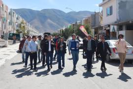 Autoridades municipales y vecinos realizaron un recorrido técnico a pie por colonias del oriente de Saltillo para identificar problemáticas y definir soluciones conjuntas.