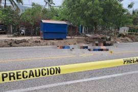 Los cuerpos de cinco hombres sin vida fueron abandonados sobre la carretera federal Acapulco-Zihuatanejo, cerca del acceso a la comunidad de Nuxco, municipio de Técpan de Galeana