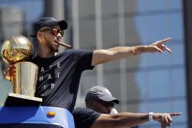 Los Warriors festejan que son campeones