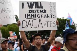Advierte embajada sobre futuro de jóvenes migrantes del DACA