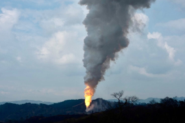 El pozo explotó y se incendió el 5 de marzo; la empresa afirmó entonces que el incendio había sido controlado, pero el fuego continuó.