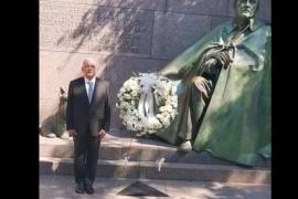 Andrés Manuel López Obrador, el presidente de México, hizo guardia de honor a manera de homenaje en el memorial del ex presidente estadounidense Franklin Delano Roosvelt.