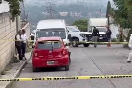 El joven recibió al menos tres disparos, lo que provocó que su unidad se impactara contra una combi de pasajeros.