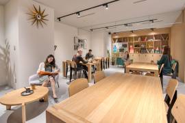 La IA se integra en el trabajo diario como apoyo a la productividad, reduciendo tareas administrativas y liberando tiempo para actividades de mayor valor.