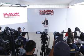 La presidenta electa de México, Claudia Sheinbaum, durante una conferencia desde su casa de transición informó que rechazó una invitación del mandatario de Ucrania, Volodímir Zelenski, de visitar Ucrania.