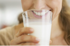 La leche contiene una cantiene pequeñas cantidades de morfina que puede generar una adicción.
