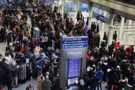 Miles de personas vieron frustradas sus intenciones de viajar hacia Europa, luego de que Eurostar cancelara las operaciones debido a las inundaciones en Inglaterra.