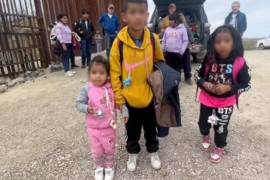 El caso de tres pequeños originarios de Puebla que fueron abandonados en Arizona dentro de la frontera norte de México con Estados Unidos, ha causado indignación y tristeza