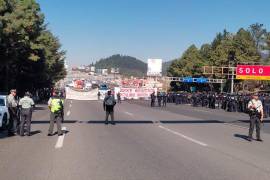 Los manifestantes exigen solución al conflicto de tierras aledañas al Tren Interurbano México- Toluca, agua y reforestación