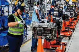 La automatización industrial y la transición tecnológica también están desplazando a las mujeres de la manufactura.