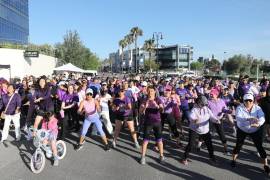 Las participantes acudieron con prendas moradas como símbolo de la causa.