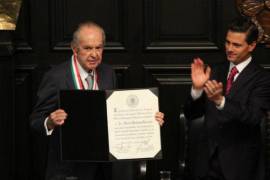 Fue en 2015 cuando recibió la Medalla de Honor Belisario Domínguez en el Senado de la Repúbnlica.