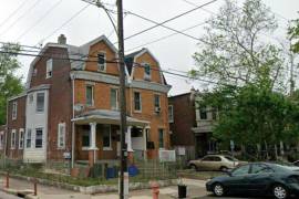 Vivienda de Eugene Horsch, Filadelfia Estados Unidos, donde FBI y DEA investigan posible homicidio y tortura de mujeres desaparecidas.