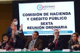 El senador del Grupo Plural, Emilio Álvarez Icaza, comentó que es grave que Morena permita reformas de ese tipo, que benefician a instituciones como Banco Azteca