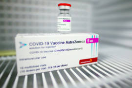 AstraZeneca afirma que su vacuna tiene 79% de eficacia y no provoca trombosis