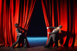 Colaboran en estos eventos la Universidad La Salle Saltillo, la Universidad Autónoma de Coahuila, la Casa de la Cultura de Saltillo, así como compañías teatrales.