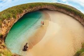 Playa Oculta: Un paraíso escondido en las Islas Marietas.