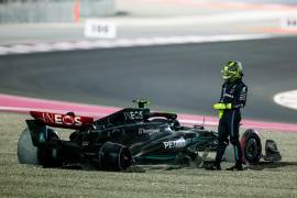 El piloto inglés realizó un acto indebido en el Gran Premio de Qatar, razón por lo cual sería castigado por la FIA.