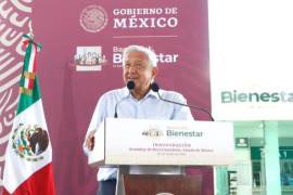 López Obrador estuvo acompañado por el gobernador Alfredo del Mazo, con quien dijo que ha tenido una estrecha colaboración