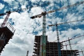 Este resultado de los primeros seis meses del año fue por los avances anuales del 11% en la construcción y del 5.8% en la maquinaria y equipo