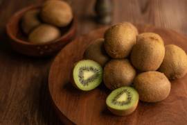 El kiwi no solo aporta frescura y sabor, sino también una combinación de nutrientes.
