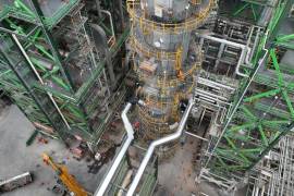 El desempeño de la actividad industrial durante abril le permitió recortar significativamente su caída acumulada en el corte parcial del año.