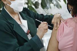 La vacuna contra la influenza se aplica de forma gratuita en todas las clínicas del IMSS.