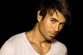 Fan se esconde 12 horas para conocer a Enrique Iglesias