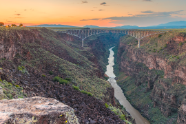 Con 3 mil 34 kilómetros, el Río Bravo es una frontera natural que abarca desde el centro-sur de Colorado hacia el Golfo de México.