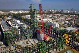 El pasado 24 de junio, AMLO reconoció que la nueva refinería Olmeca tuvo un incremento de entre “20% o 30%” de lo estimado.