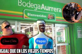 Jovenes promotores de Coca-Cola y Pepsi protagonizan pelea en supermercado del Estado de México.