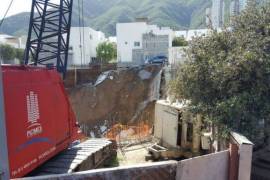 Derrumbe en casas de Monterrey deja una persona muerta, otra herida y una desaparecida