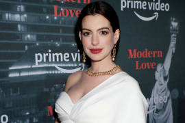 Anne Hathaway deslumbra en alfombra roja
