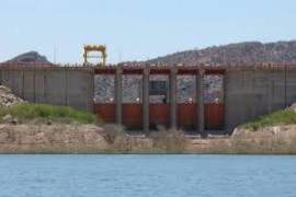 El río Nazas permanece seco en amplios tramos desde 1947 por la construcción de presas.