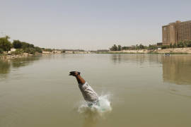 Calor de más de 50° asfixia a Irak